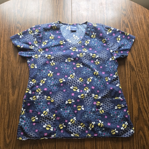 Scrubs Top Bumble Bees Pattern - Picture 1 of 5